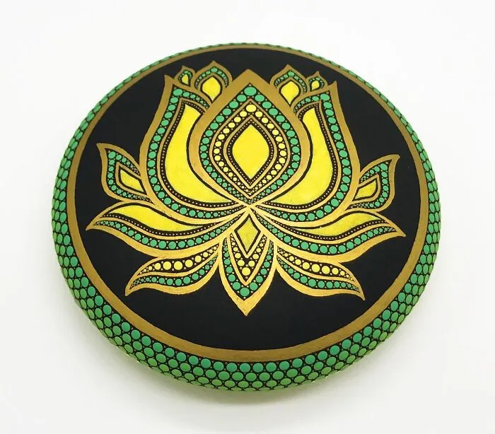 This Artist Transforms Ordinary Stones Into Hypnotic Mandala Masterpieces (50 Pics)