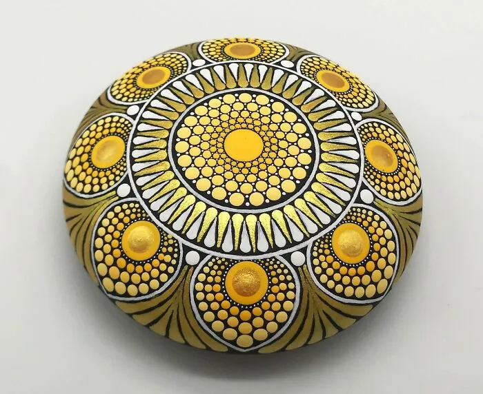 This Artist Transforms Ordinary Stones Into Hypnotic Mandala Masterpieces (50 Pics)
