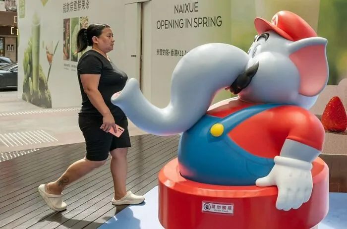34 Lucky Coincidences Captured In The Streets By This Photographer (New Pics)