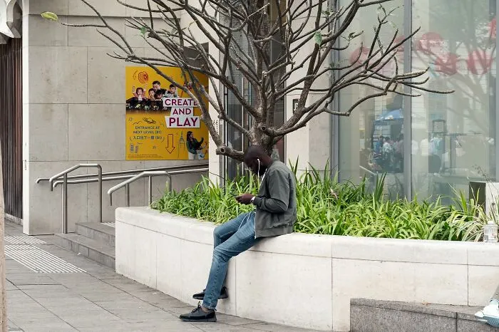 34 Lucky Coincidences Captured In The Streets By This Photographer (New Pics)