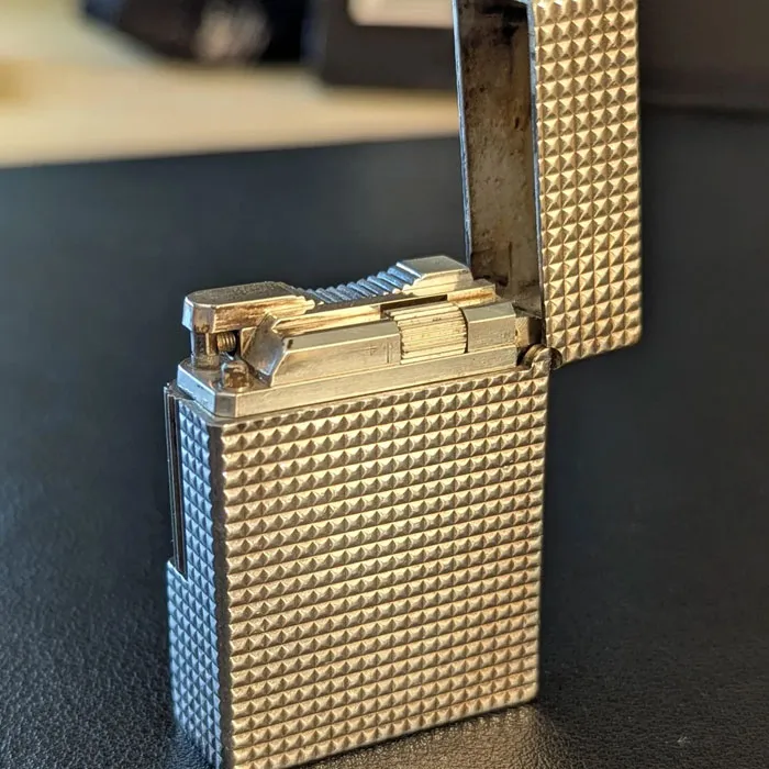 This User Fixed This Lighter Up With Some <a Style="Display:inline;" Href="Https://Www.amazon.com/Malco-525005-Twinkle-Silver-Cleaner/Dp/B01emo0o82?crid=1ssnanya3ls7r&dib=eyj2ijoimsj9.qjkptlnea6xxfa4f87zdrevhithpy6fg8zjlvwumpjtdd5fvkichkd6hoemgspbvlnwiohmxgmiqiiurpekb5as46yqu4kvhptx3rtopccyc0mjsr8a01eucvhut9lxcdg_-Ip8ixcvtsdvbem4zpfntimquwm6zd3pkgknhdimylr7uh07efvvhq8d-Ran4hukixol0tbixzznogps9lh-Tbelyjw02r0njoutvcx1o76slp3zrjg8fntyszmwd6td4ybtq3mhwoolmbszg5xudbg4npfymsycmqmt3z6o.sxmboibtecmpsa46kmbrw-_eoscbcjmgy4ldyaa8q18&dib_tag=se&keywords=silver+polish&qid=1744106668&sprefix=silver+polish%2caps%2c190&sr=8-8&linkcode=ll1&tag=bpzebra-20&linkid=4e99f7c9e3ec6555b485adba35326898&language=en_us&ref_=as_li_ss_tl" Target="_blank"><span Style="Font:inherit;color:#d74b1f;"> Silver Polish </Span> And A Whole Lot Of Patience