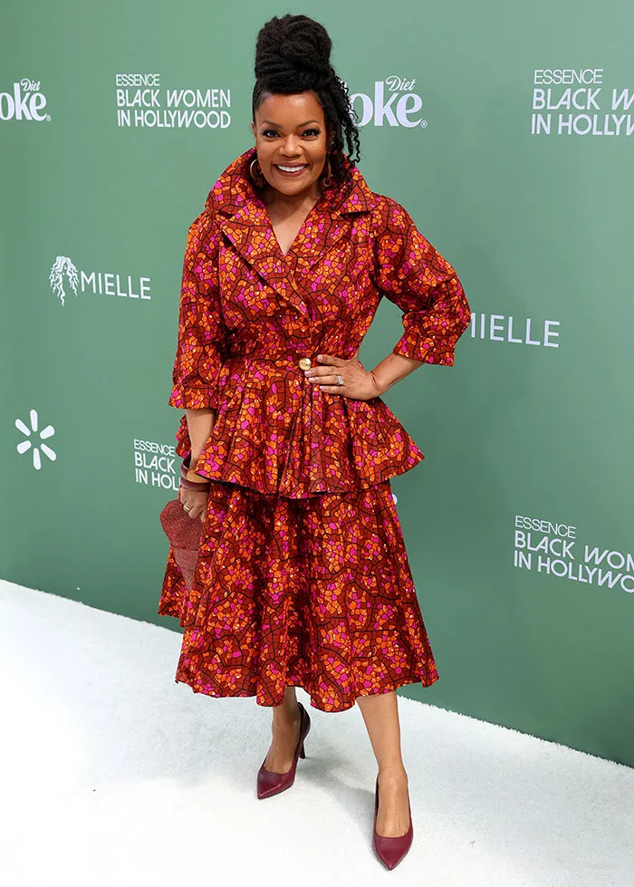 Yvette Nicole Brown nos cuenta por qué las estrellas (a veces) no pueden eclipsar a sus colegas con su aspecto