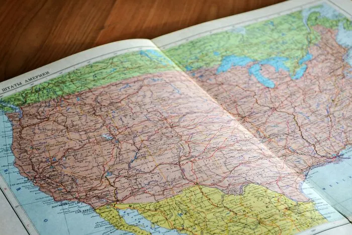 31 Clear Signs Literally Exposing American Tourists Abroad, As Shared By Folks Online