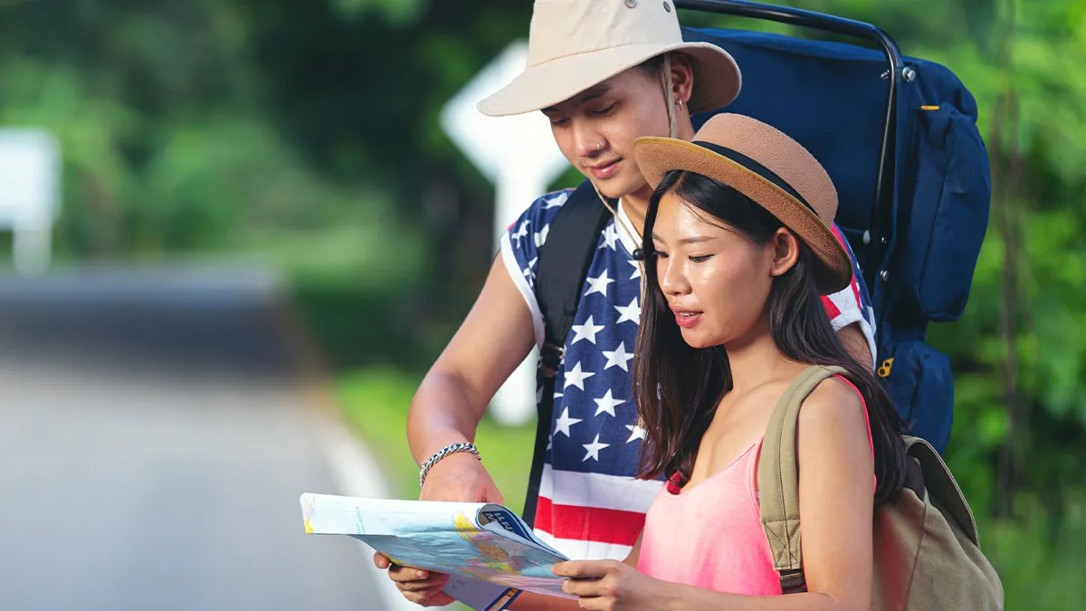 31 Clear Signs Literally Exposing American Tourists Abroad, As Shared By Folks Online