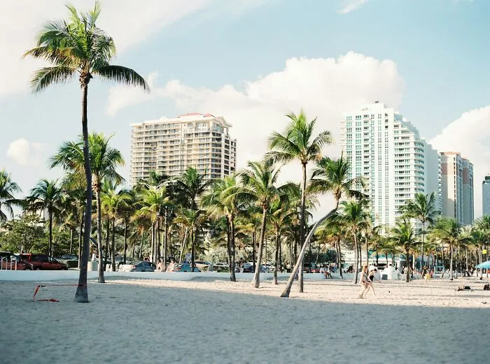 “A Miserable Place To Live”: 30 Places Many Dream To Live In, Until They Actually Do