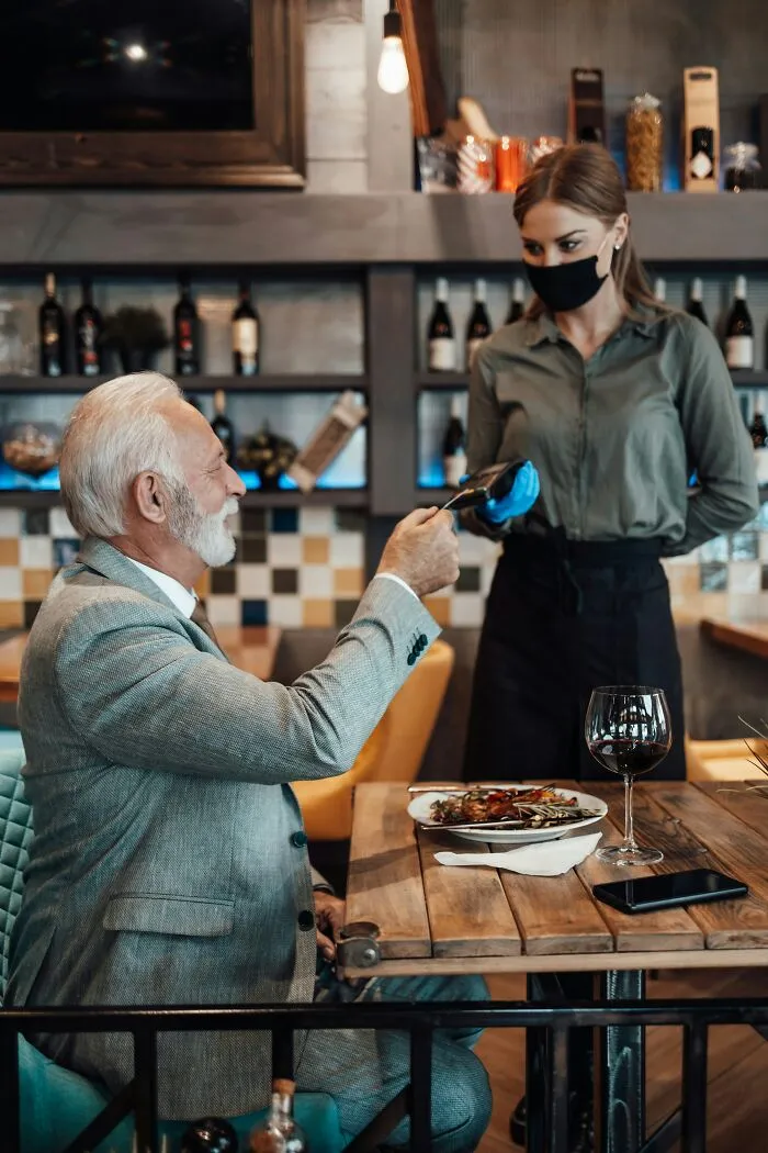 30 Chain Restaurant Employees Share Industry Secrets Most Of The Customers Don't Know About