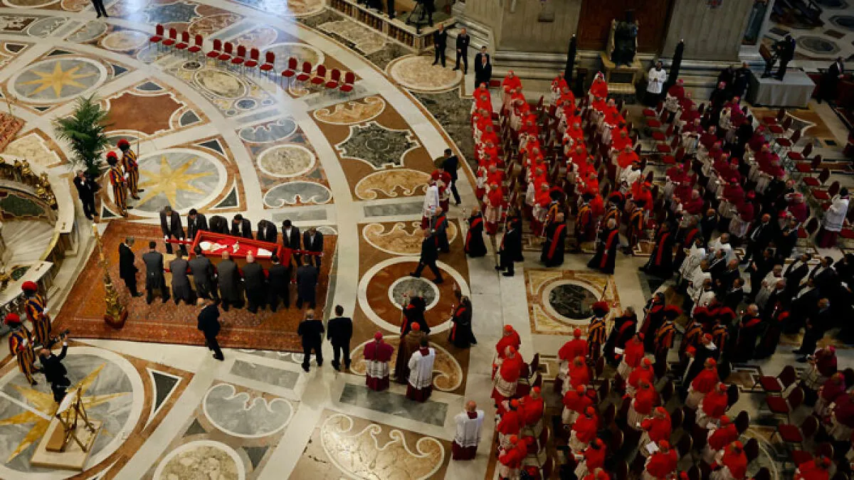 "Was That Casket Really Necessary?!": Pope Francis’ Final Appearance Sparks Mixed Reactions