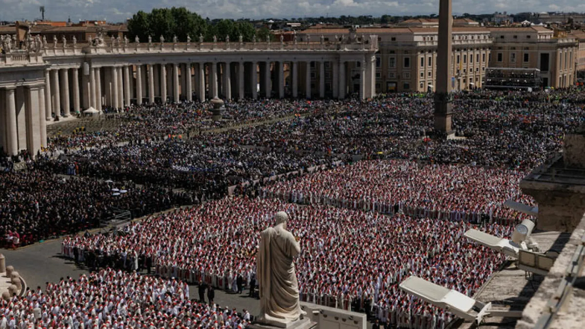"The Pope Of The People": Deafening Applause Rings Out As Pope Francis Is Laid To Rest In Rome