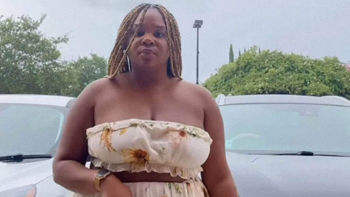 Woman Sues Restaurant For Kicking Her Out Over "Revealing" Outfit While Other Customers Dressed Similarly