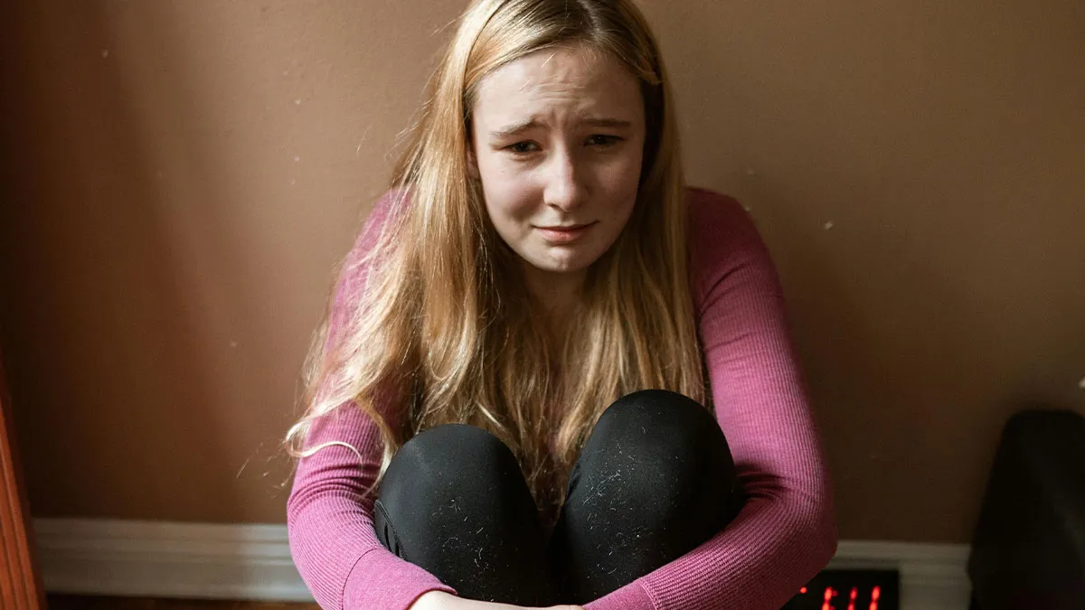 Man Fat-Shames 13YO Daughter Who Is Reduced To Tears, Stunned Wife Calls Him Out