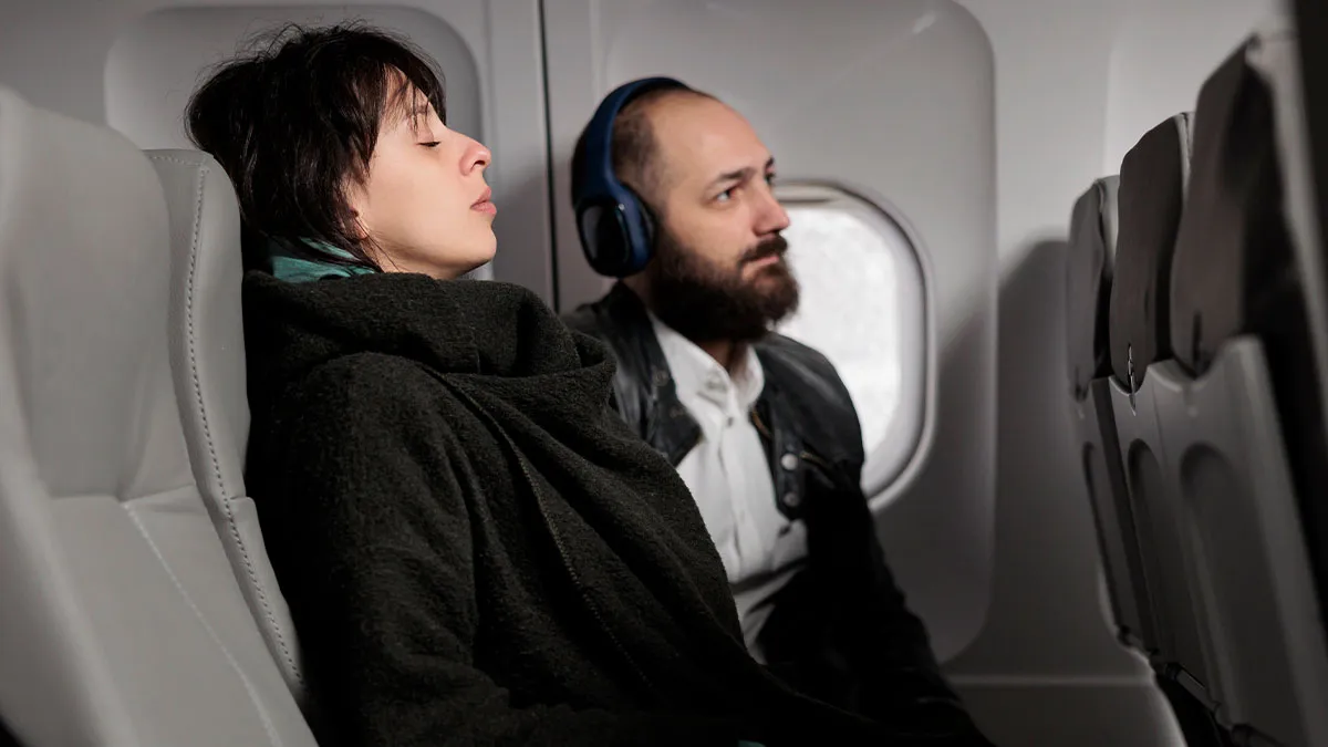 Man Ignores Pleas To Vacate Window Seat, Instantly Regrets It When Karma Takes Middle Seat