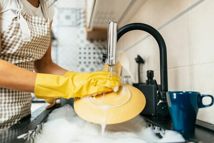 “Making The Bed Everyday Is Useless:” 45 Cleaning Prerequisites That People Have Sworn By