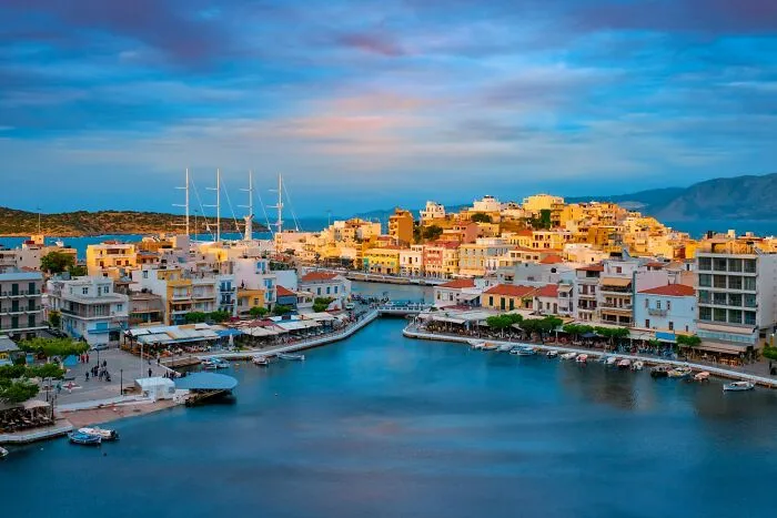 “A Miserable Place To Live”: 30 Places Many Dream To Live In, Until They Actually Do