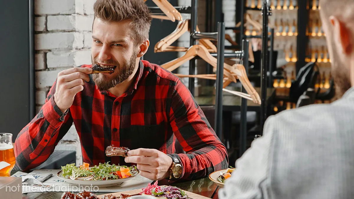 Mooching Man Forced To Pay For His Lavish Meal After His Attempt To Split the Bill Backfires