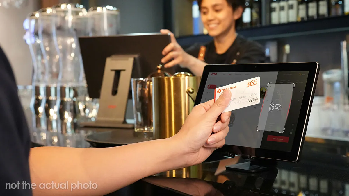 "It's Not That Deep": Big Eater Wants Friends To Evenly Split The Bill, Huffs When One Lady Refuses 