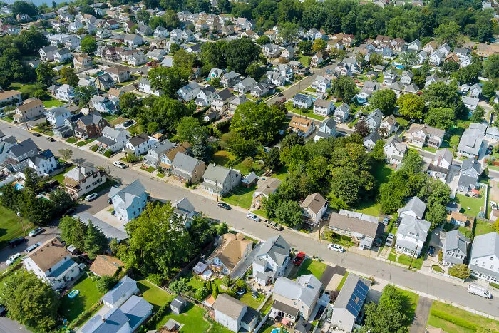 “Change The Locks”: 30 Tips From Old Homeowners For New Homeowners