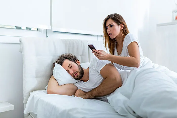 30 People Share The Unexpected Ways They Found Out Their Partner Was Cheating