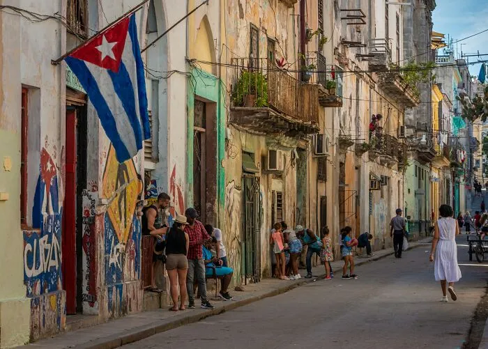 “A Miserable Place To Live”: 30 Places Many Dream To Live In, Until They Actually Do