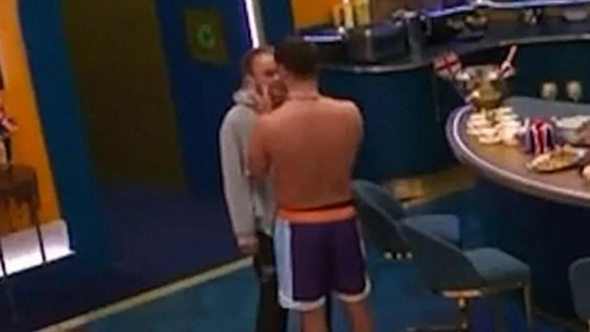 JoJo Siwa Spotted Getting Intimate With Male Co-Star After Saying She’s “Not A Lesbian”