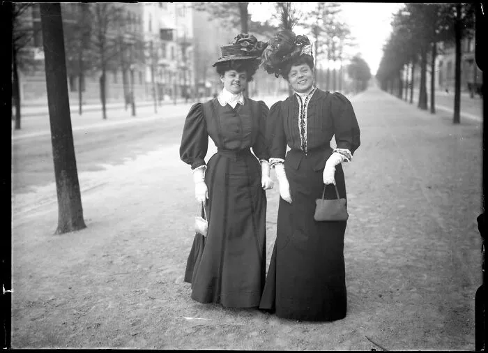 Rosa Grünberg And Emma Meissner, Actors,  Circa 1905
