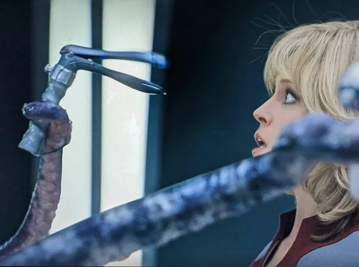 Galaxy Quest: 'Scanning Tool' For Sigourney Weaver's Face Is A Vaginal Speculum