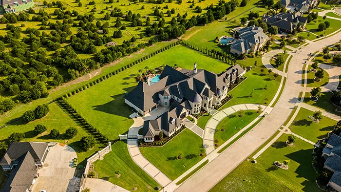 50 Ridiculous Things People Have Overheard The Rich Say In Public