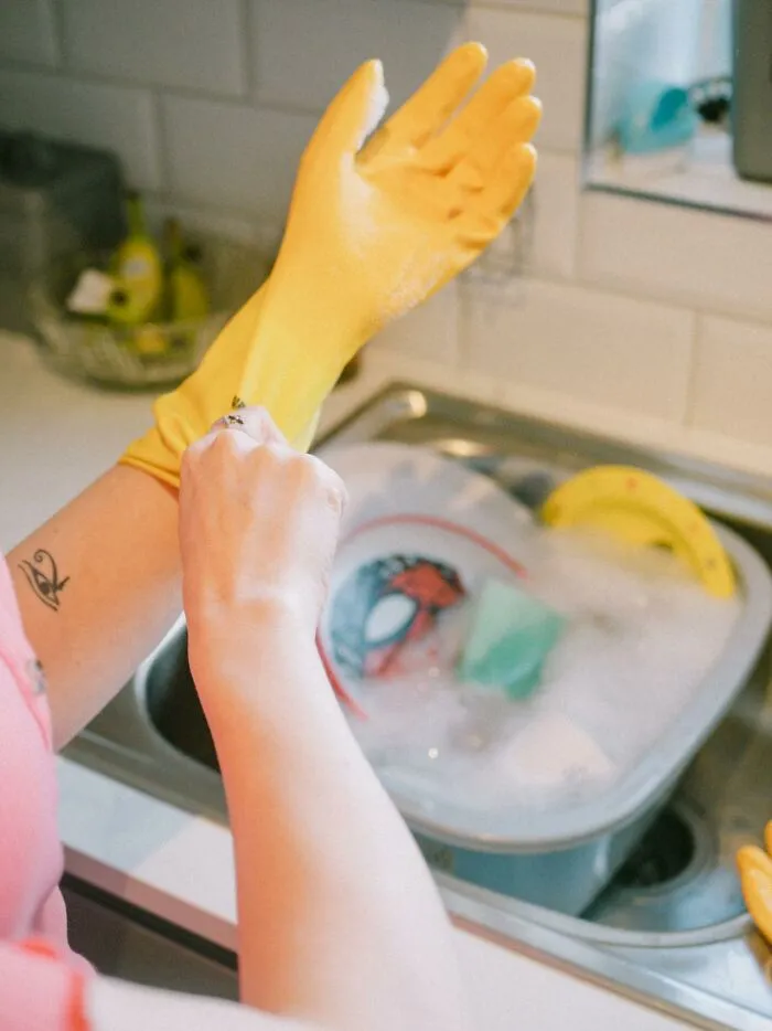 “Making The Bed Everyday Is Useless:” 45 Cleaning Prerequisites That People Have Sworn By