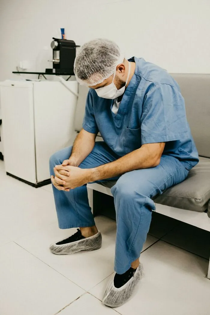 30 Doctors Share The Weirdest And Most Disgusting Things Found In People’s Bodies