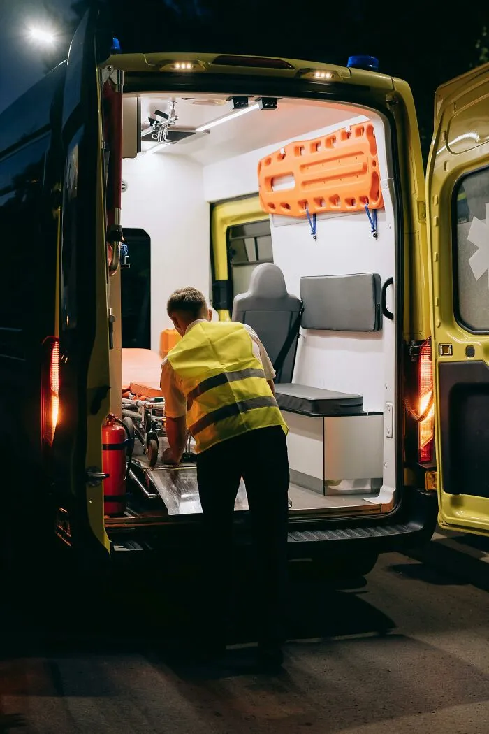 “Long Hair Always Pulled Up”: 40 First Responders Share Safety Advice That Could Save A Life