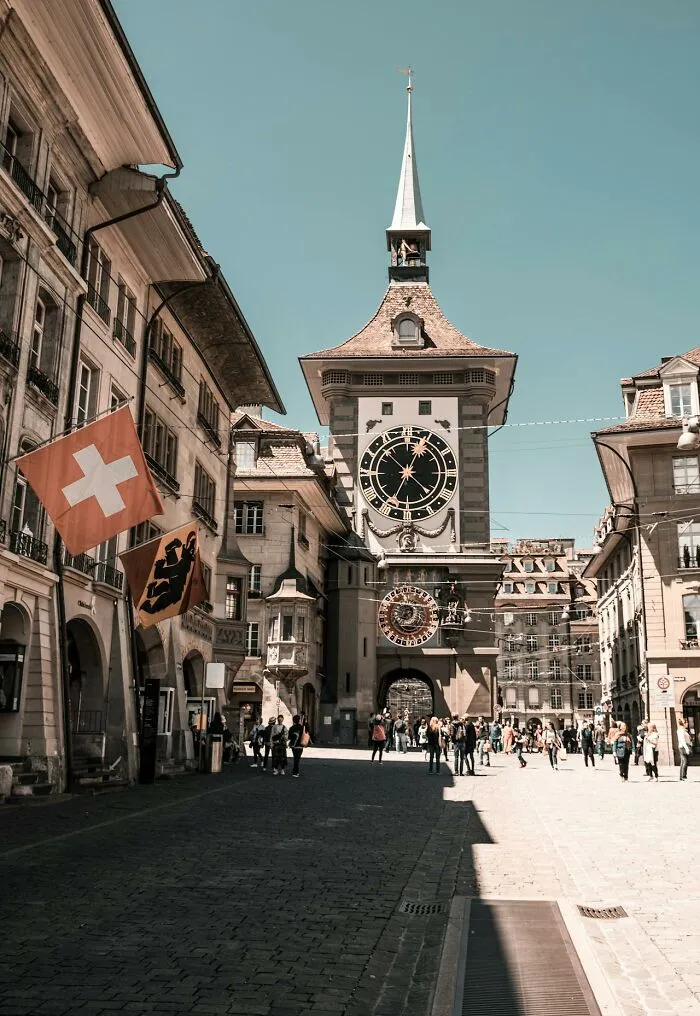 “It Changes You”: 30 Americans Get Brutally Honest About Moving To Another Country