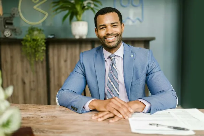 “What’s The Biggest Red Flag You’ve Ever Seen In A Job Interview?” (36 Examples)
