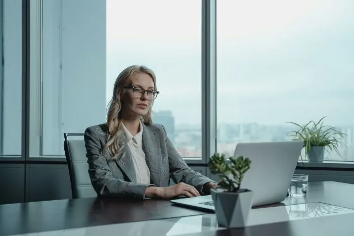 “What’s The Biggest Red Flag You’ve Ever Seen In A Job Interview?” (36 Examples)