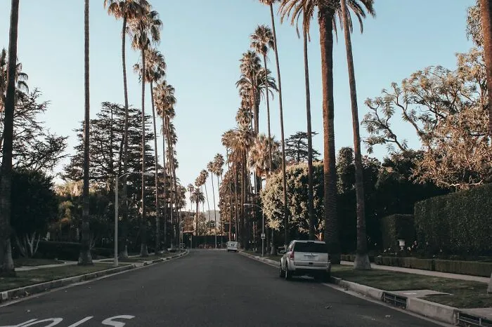 “A Miserable Place To Live”: 30 Places Many Dream To Live In, Until They Actually Do