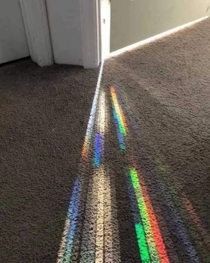 The Way Light Travels Through Small Cracks