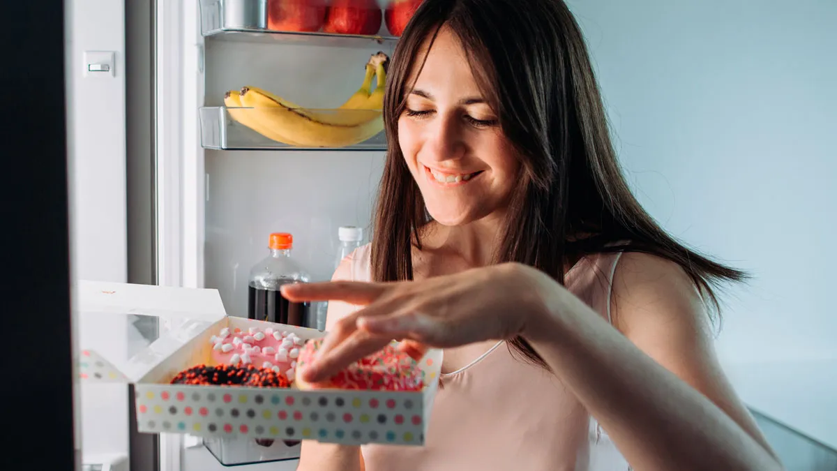 Woman Is Too Comfortable Stealing Roommate’s Food, Gets A Surprise: “Carefully Swapped It All”