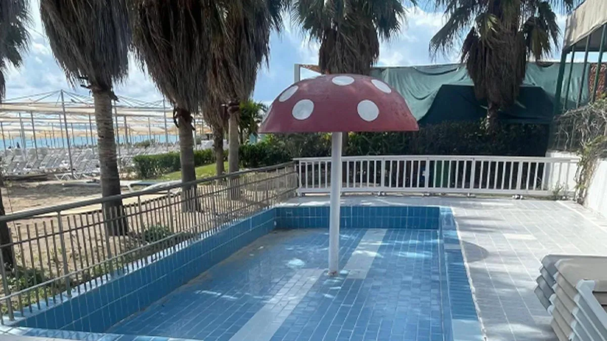 Woman Allegedly Falls For An “All-Inclusive” Resort Deal, People Say She Should’ve Seen It Coming