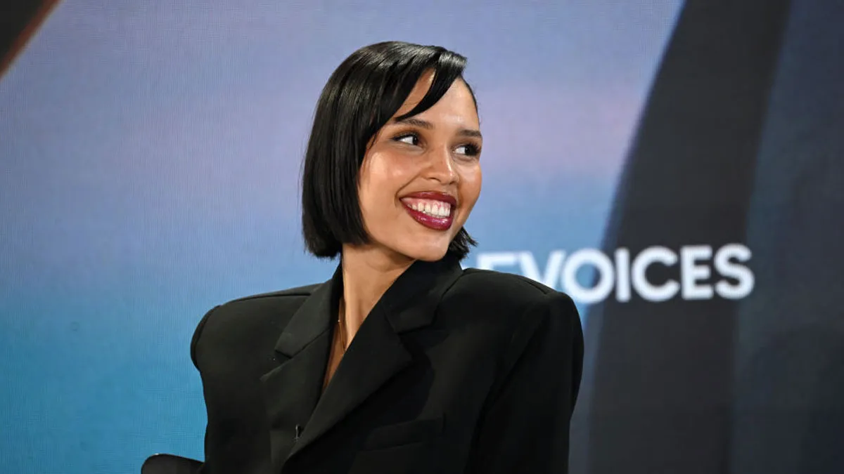 She’s Calm, Composed, and Surprisingly Young — How Nara Smith’s Age Breaks The Mold