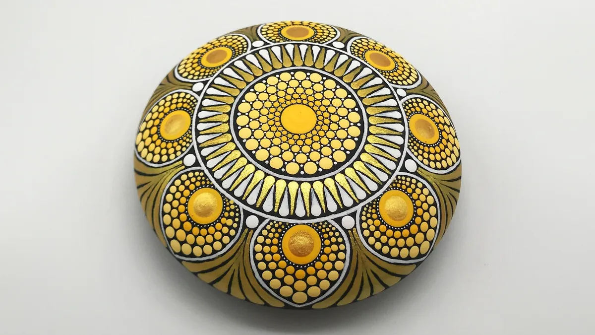 This Artist Transforms Ordinary Stones Into Hypnotic Mandala Masterpieces (50 Pics)