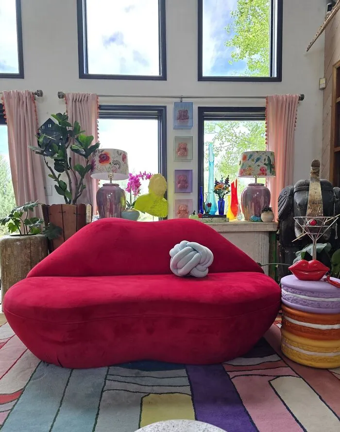Found The Lips Sofa On Facebook Marketplace! Perfect Match To My Thrifted Lips Phone 💋