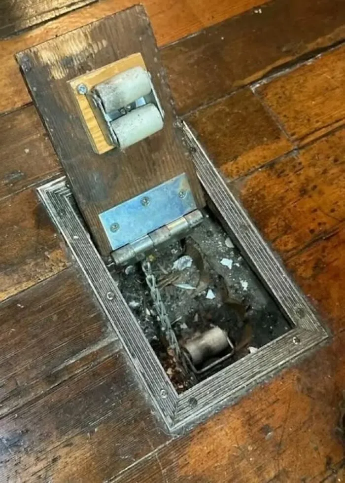 What Is This Mechanism In The Floor. Seems To Have Rollers And A Chain