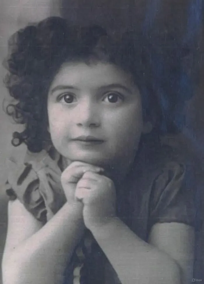 Micheline Fajgenbaum, A French Jewish Girl, Was Born In Paris. She Was Deported To Auschwitz From Pithiviers On 7 August 1942 And Did Not Survive