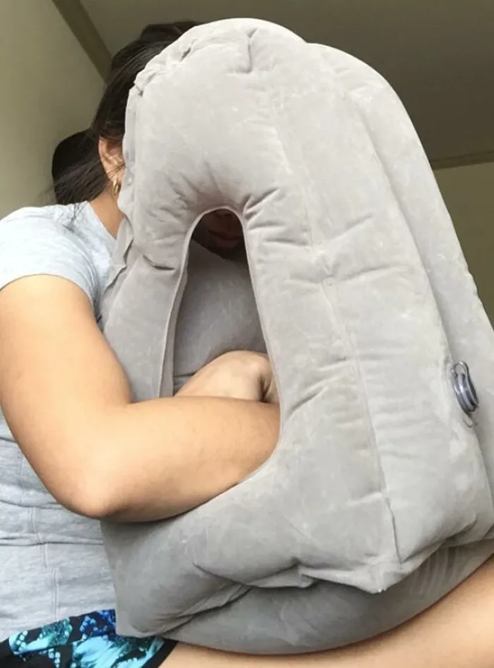 Forget That Awkward Tray-Table Face-Plant Routine; This <a Style="Display:inline;" Href="Https://Www.amazon.com/Simptech-Inflatable-Airplane-Slipcover-Unfolding/Dp/B07kr2m91s?ie=utf8&linkcode=ll1&tag=bphamster-20&linkid=2972c384b1fde81cbefef8c32a749d06&language=en_us&ref_=as_li_ss_tl" Target="_blank"><span Style="Font: Inherit; Color: #d74b1f;"> Forward Leaning Inflatable Travel Pillow </Span> Offers A Much Comfier Way To Actually Catch Some Z's Mid-Flight