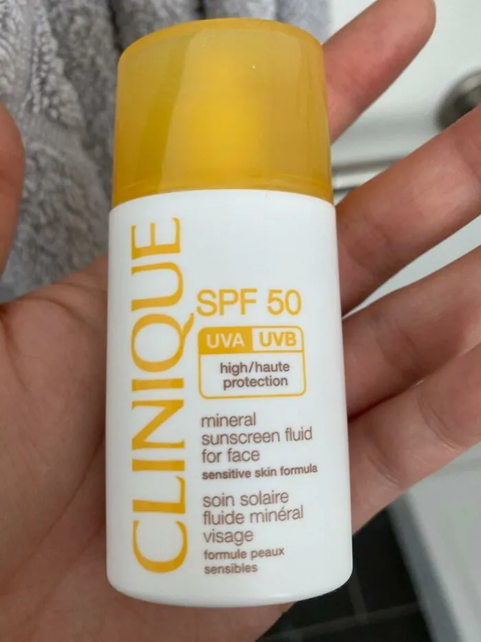 Tell Those UV Rays "You Shall Not Pass!" Gandalf-Style With This <a Style="Display:inline;" Href="Https://Www.amazon.com/Clinique-Broad-Spectrum-Mineral-Sunscreen/Dp/B01f5bbnou?ie=utf8&linkcode=ll1&tag=bpcrocodile-20&linkid=768d368b85848d88ad838015c20a25df&language=en_us&ref_=as_li_ss_tl" Target="_blank"><span Style="Font: Inherit; Color: #d74b1f;"> Clinique SPF 50 Mineral Face Sunscreen </Span> That Creates A Gentle Barrier For Your Precious Face