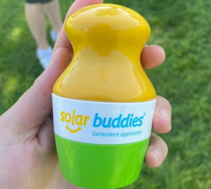 Stop Wrestling Your Slippery Kid Like You're Trying To Grease A Watermelon And Just Use This Easy <a Style="Display:inline;" Href="Https://Www.amazon.com/Solar-Buddies-Friendly-Applicator-Applicator/Dp/B06xbpb9t4?ie=utf8&th=1&linkcode=ll1&tag=bpscorpion-20&linkid=f0f718cd0b8232c001d2880bfeae0d26&language=en_us&ref_=as_li_ss_tl" Target="_blank"><span Style="Font: Inherit; Color: #d74b1f;"> Solar Buddies Sunscreen Applicator </Span>