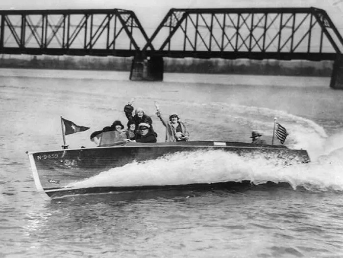 Society Girls Enjoying A Speedy Ride On The Potomac