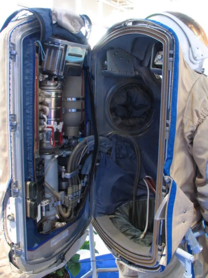 Interior de un traje espacial