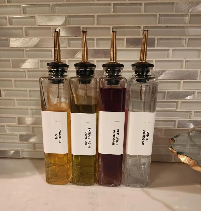 Give Your Cooking Oils The Glow-Up They Deserve So They Look Less "Grocery Aisle" And More "Fancy Deli" With These <a Style="Display:inline;" Href="Https://Www.amazon.com/Apt-1101-Dispenser-Kitchen-Dispenser/Dp/B0cxxg98v9?ie=utf8&th=1&linkcode=ll1&tag=bppony-20&linkid=bacf9bacb156039fa83cb2fdb5980a10&language=en_us&ref_=as_li_ss_tl" Target="_blank"><span Style="Font: Inherit; Color: #d74b1f;"> Clear Oil Dispensers For Countertop Displays </Span>