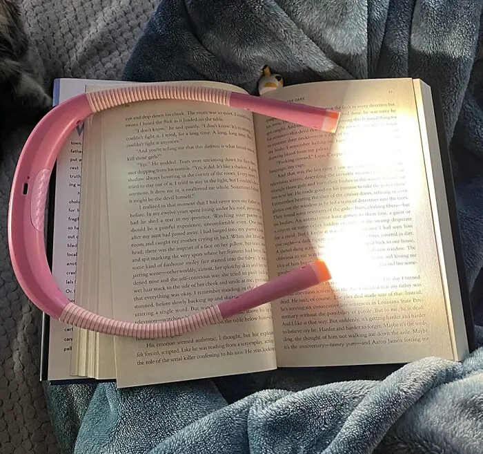 Stop Trying To Read By The Dim Glow Of Your Phone, Because This <a Style="Display:inline;" Href="Https://Www.amazon.com/Glocusent-Brightness-Bendable-Rechargeable-Repairing/Dp/B082cwdhqq?ie=utf8&th=1&linkcode=ll1&tag=bphamster-20&linkid=ed96246cf77e1dcd66eb7fcf09cf5650&language=en_us&ref_=as_li_ss_tl" Target="_blank"><span Style="Font: Inherit; Color: #d74b1f;"> Neck Mounted Reading Light </Span> Is Your Personal, Seatmate-Approved Book Illuminator For Those Long Hauls