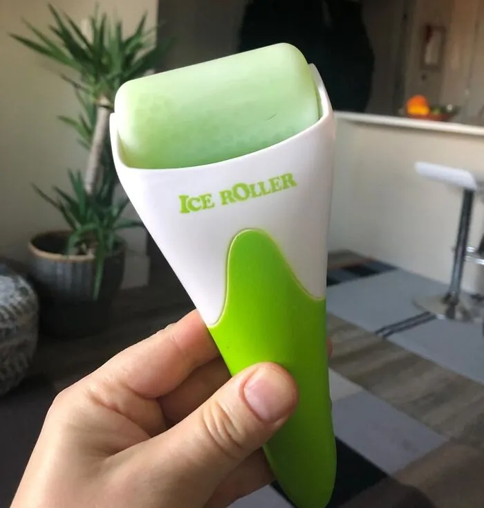 Depuff Your Face And Feel Instantly More Awake With A Refreshing Pass From A Chilling <a Style="Display:inline;" Href="Https://Www.amazon.com/Esarora-Roller-Puffiness-Migraine-Products/Dp/B01e8iz4za?ie=utf8&th=1&linkcode=ll1&tag=bpgoldfish-20&linkid=e595e46fed64f65988d1304cb472278d&language=en_us&ref_=as_li_ss_tl" Target="_blank"><span Style="Font: Inherit; Color: #d74b1f;"> Facial Ice Roller </Span>