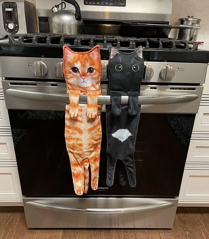 Your Hands Will Feel Pawsitively Dry And You'll Giggle Every Time You Reach For These <a Style="Display:inline;" Href="Https://Www.amazon.com/Funny-Hand-Towels-Bathroom-Kitchen/Dp/B09d3l5kts?ie=utf8&linkcode=ll1&tag=bpraccoon-20&linkid=697ce79ee617d4150072eb172852597b&language=en_us&ref_=as_li_ss_tl" Target="_blank"><span Style="Font: Inherit; Color: #d74b1f;"> Cat Hand Towels </Span>